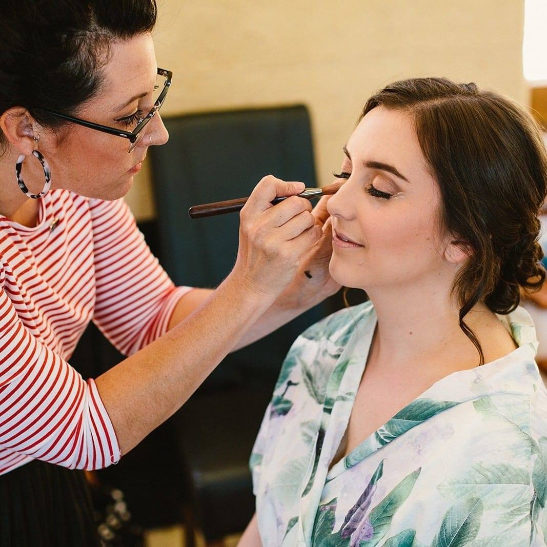 Professional makeup artist gemma vendetta using vegan mineral makeup for weddings.